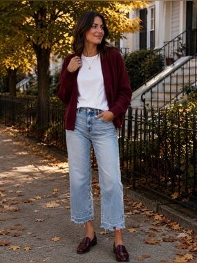 American Eagle Light Wash Distressed Cropped Women's Jeans